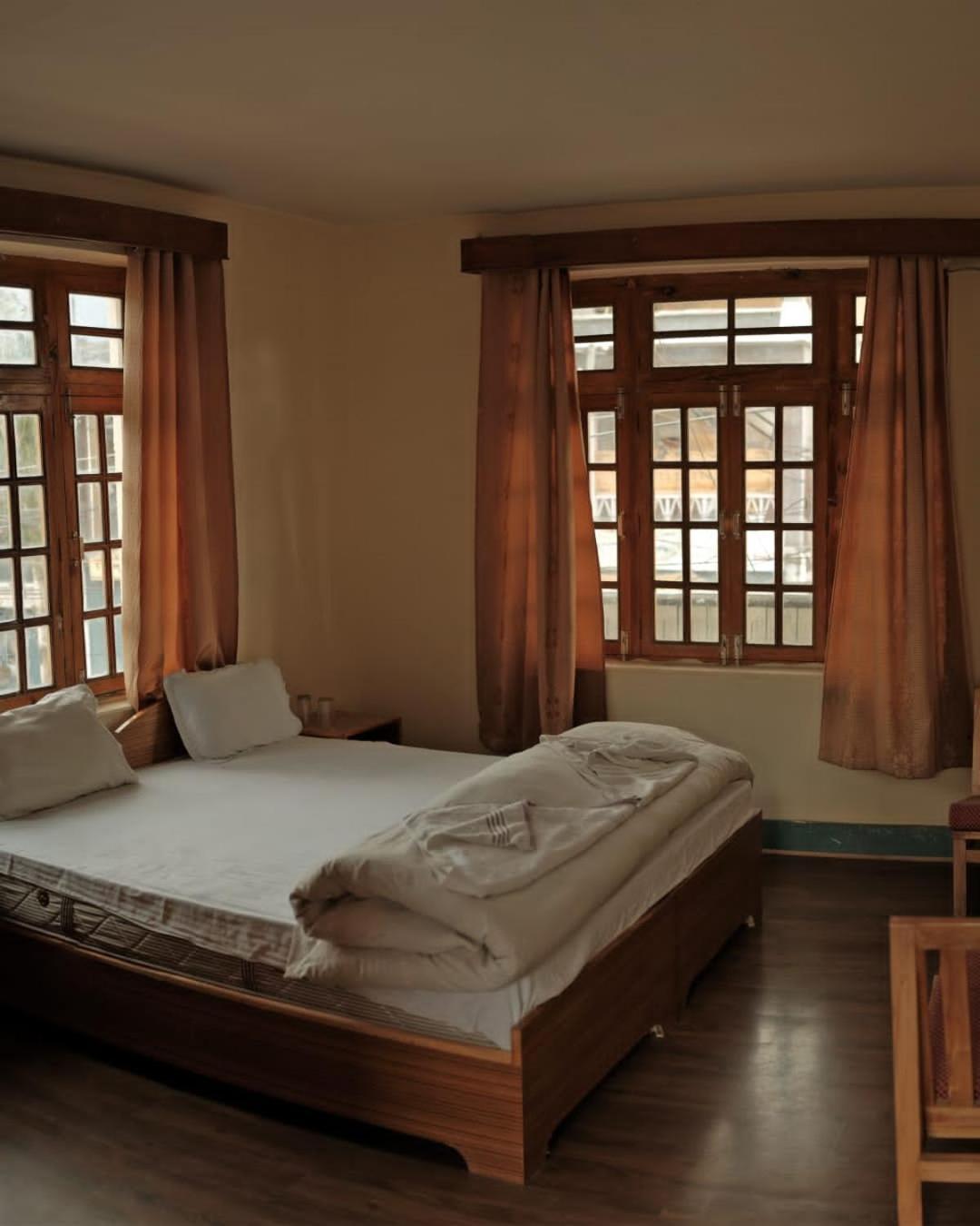 Hotel Lonchay Residency เลห์ ภายนอก รูปภาพ