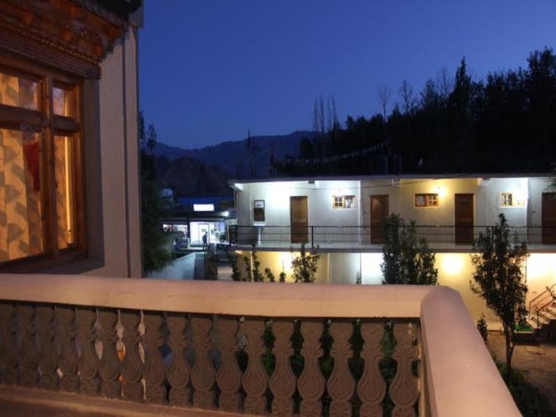 Hotel Lonchay Residency เลห์ ภายนอก รูปภาพ